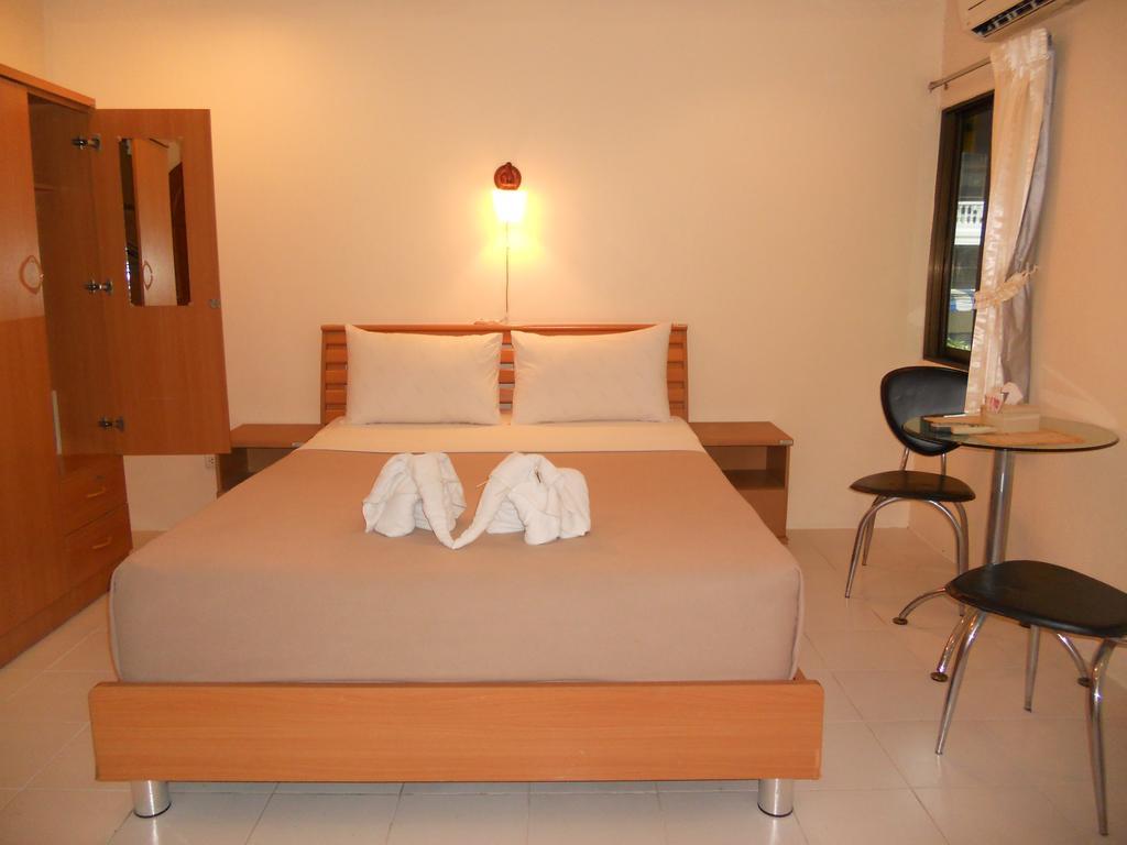 Stefan'S Guesthouse Pantai Jomtien Luaran gambar